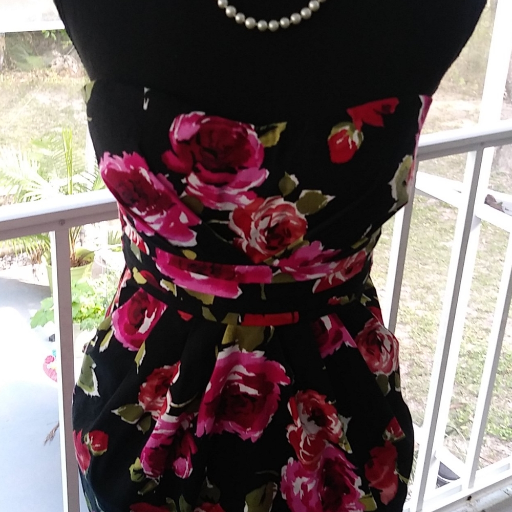 Deb strapless dress size 7 pockets on sides